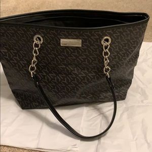 *barely used* beautiful dark brown/ black purse